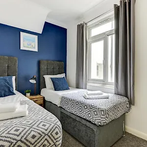 https://2-bedroom-apartment-queens-square-flat-1-brighton.brighton-hotels-england.com